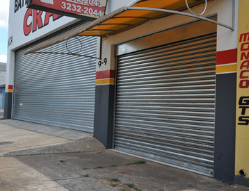 Portas de Aço de Enrolar Manuais e Automáticas